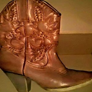 Laramie tan leather boots
